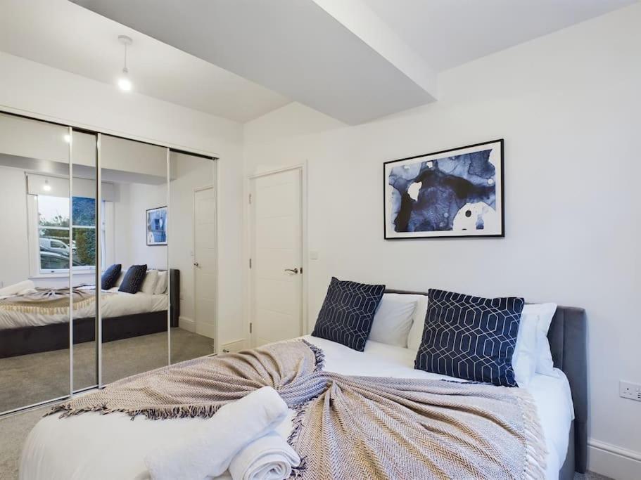 The Grove King Bed Wi-Fi Ev Charger Apartment Cheltenham Luaran gambar