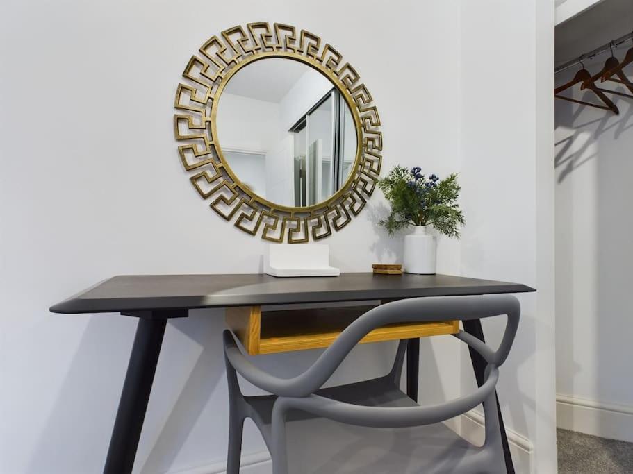 The Grove King Bed Wi-Fi Ev Charger Apartment Cheltenham Luaran gambar