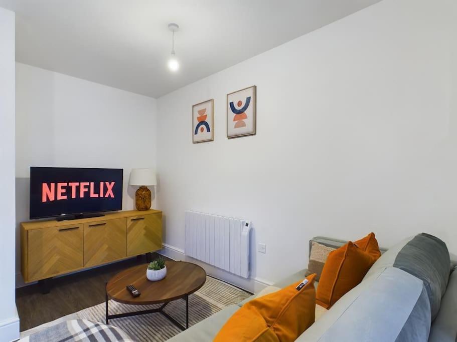 The Grove King Bed Wi-Fi Ev Charger Apartment Cheltenham Luaran gambar
