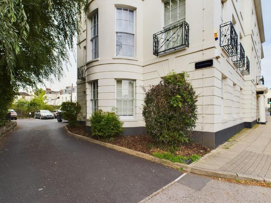 The Grove King Bed Wi-Fi Ev Charger Apartment Cheltenham Luaran gambar