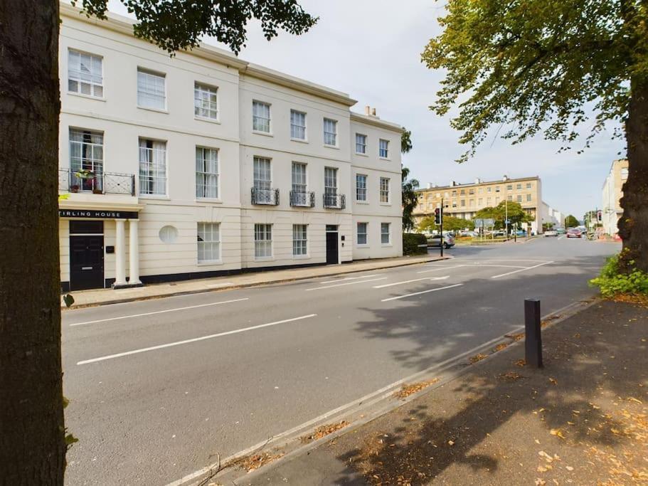 The Grove King Bed Wi-Fi Ev Charger Apartment Cheltenham Luaran gambar