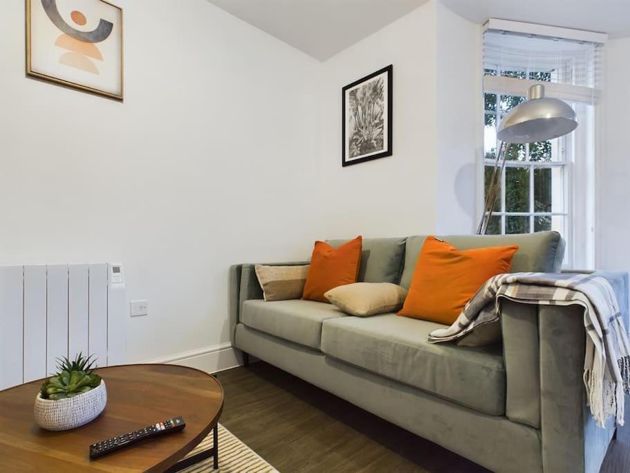 The Grove King Bed Wi-Fi Ev Charger Apartment Cheltenham Luaran gambar