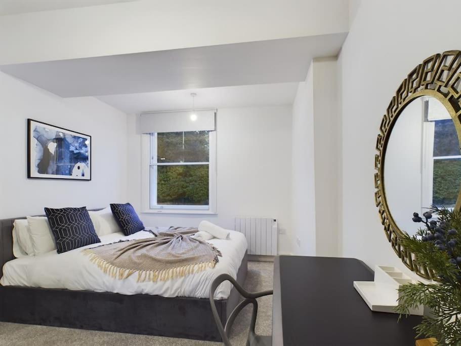 The Grove King Bed Wi-Fi Ev Charger Apartment Cheltenham Luaran gambar