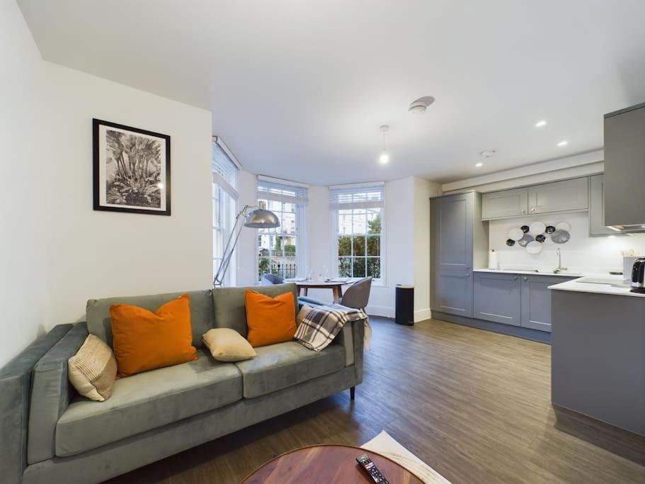 The Grove King Bed Wi-Fi Ev Charger Apartment Cheltenham Luaran gambar