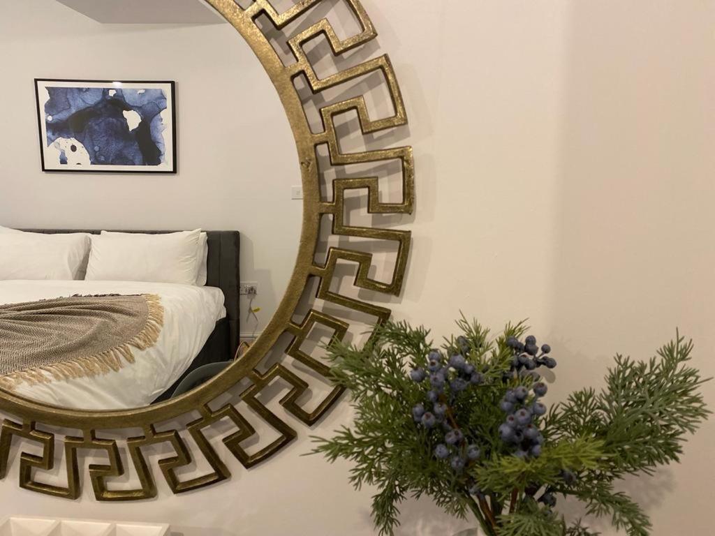 The Grove King Bed Wi-Fi Ev Charger Apartment Cheltenham Luaran gambar