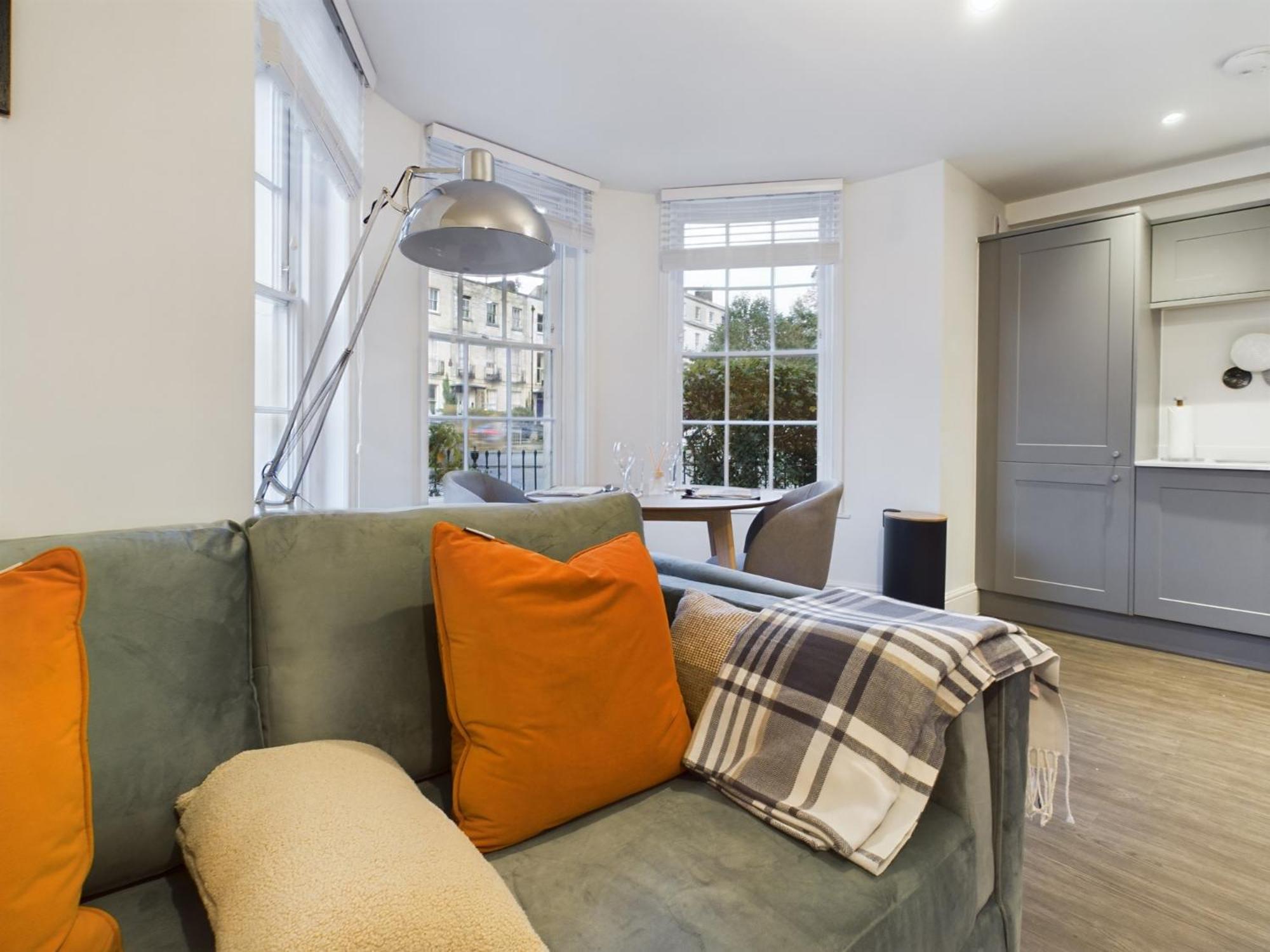 The Grove King Bed Wi-Fi Ev Charger Apartment Cheltenham Luaran gambar