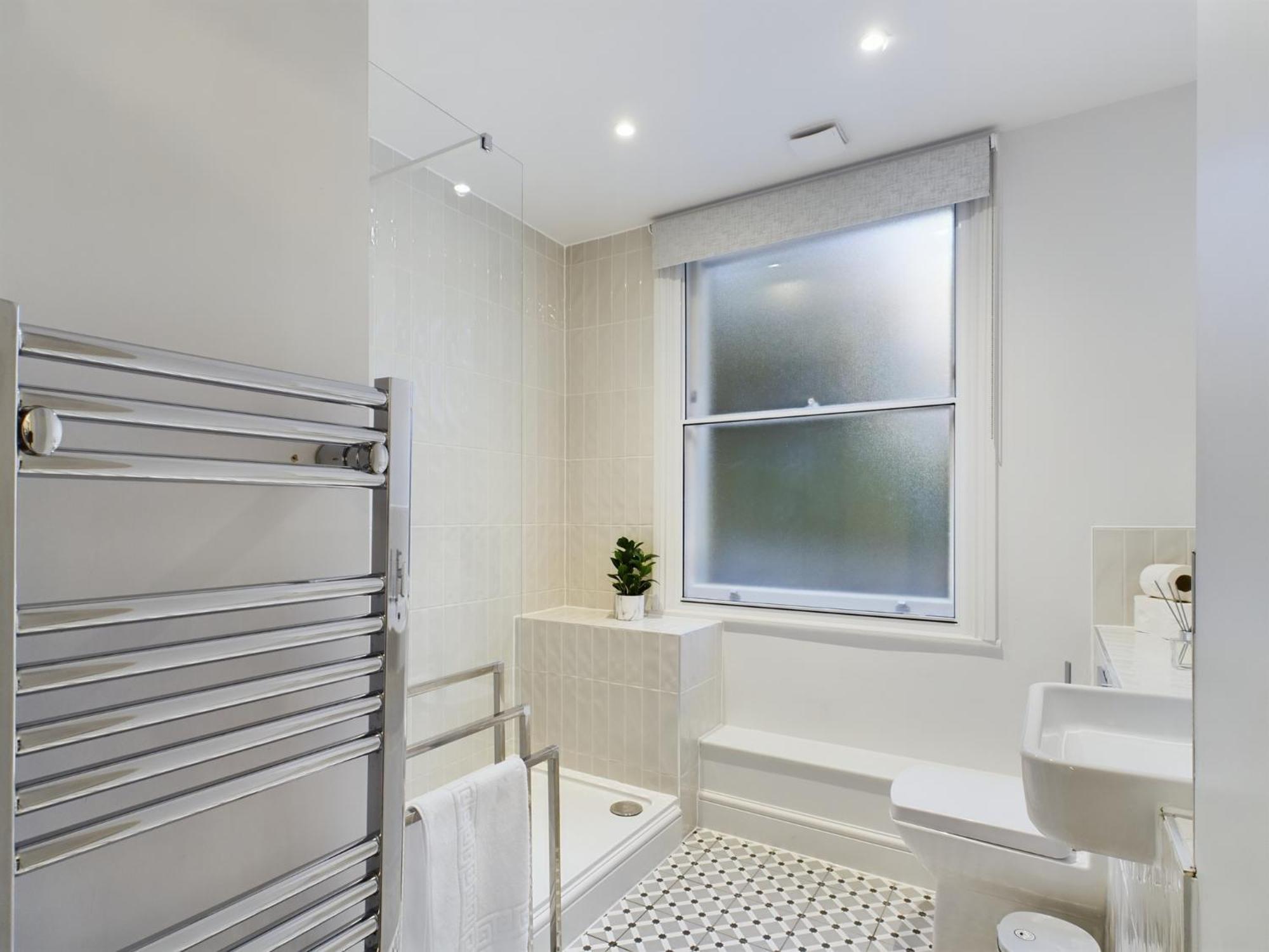 The Grove King Bed Wi-Fi Ev Charger Apartment Cheltenham Luaran gambar